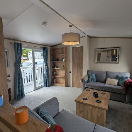 Spacious Comfortable Holiday Home With Unique Layout On 5 Star Shorefield Holiday Park Milford on Sea Extérieur photo