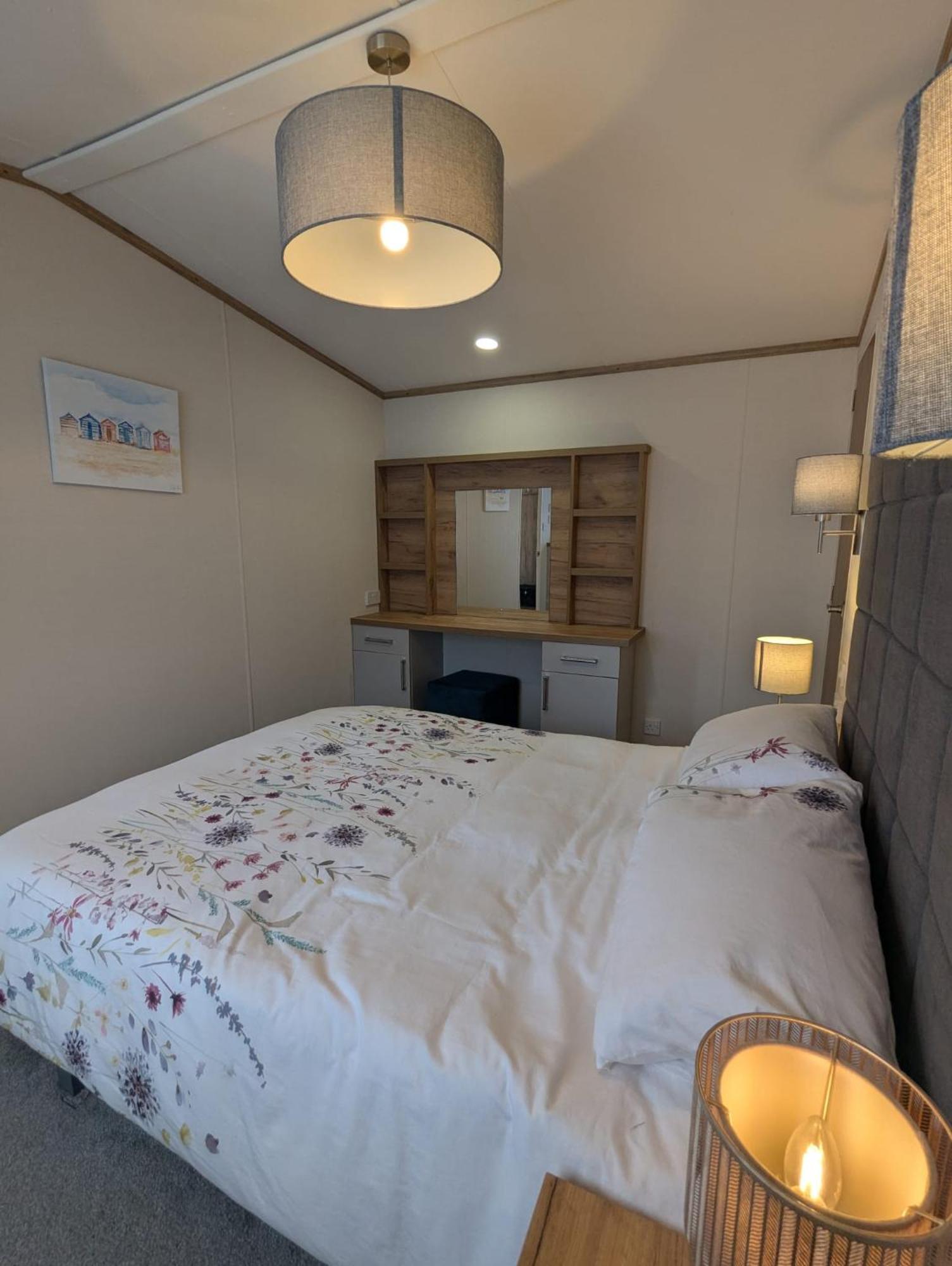 Spacious Comfortable Holiday Home With Unique Layout On 5 Star Shorefield Holiday Park Milford on Sea Extérieur photo
